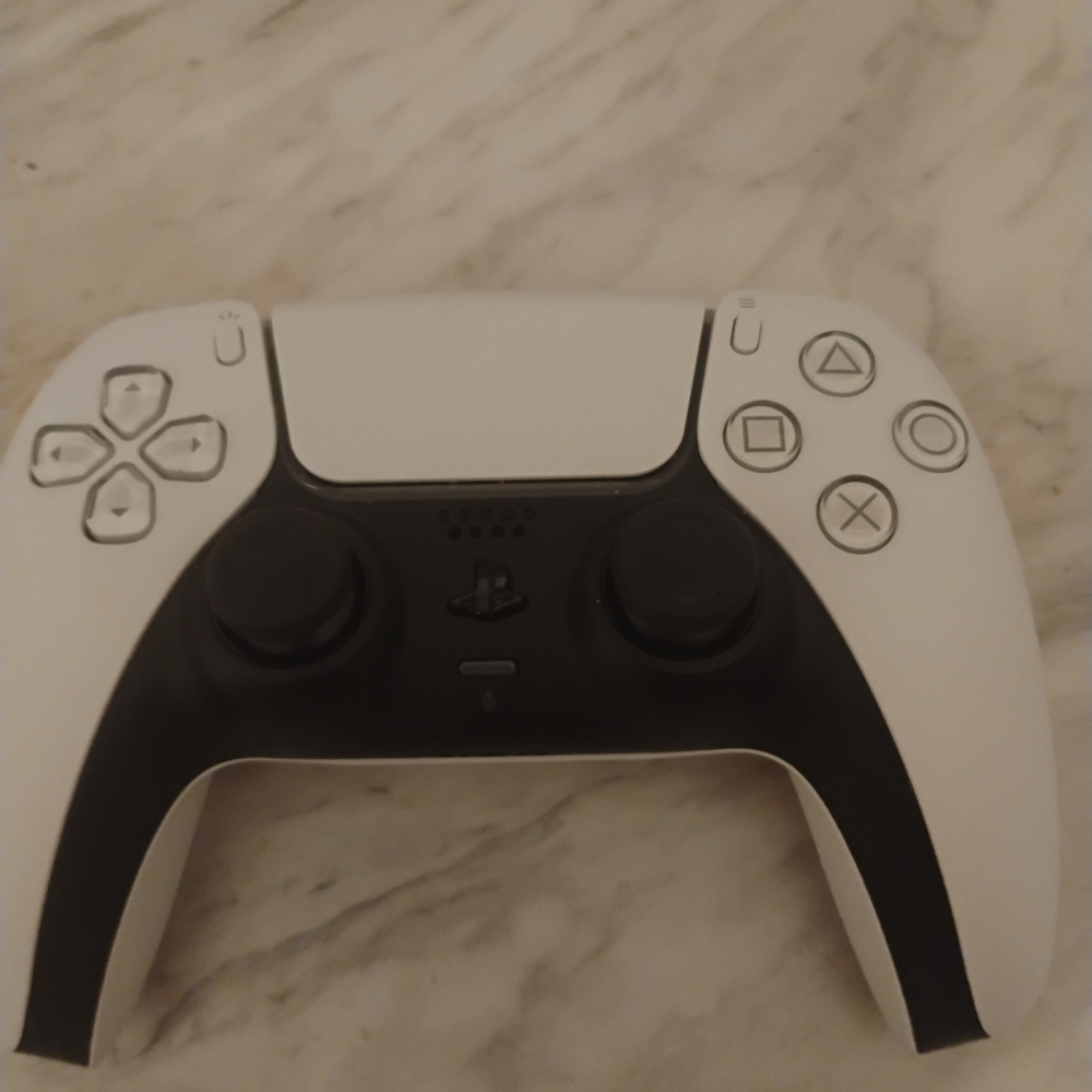 Dual-Tone Wireless Gaming Controller